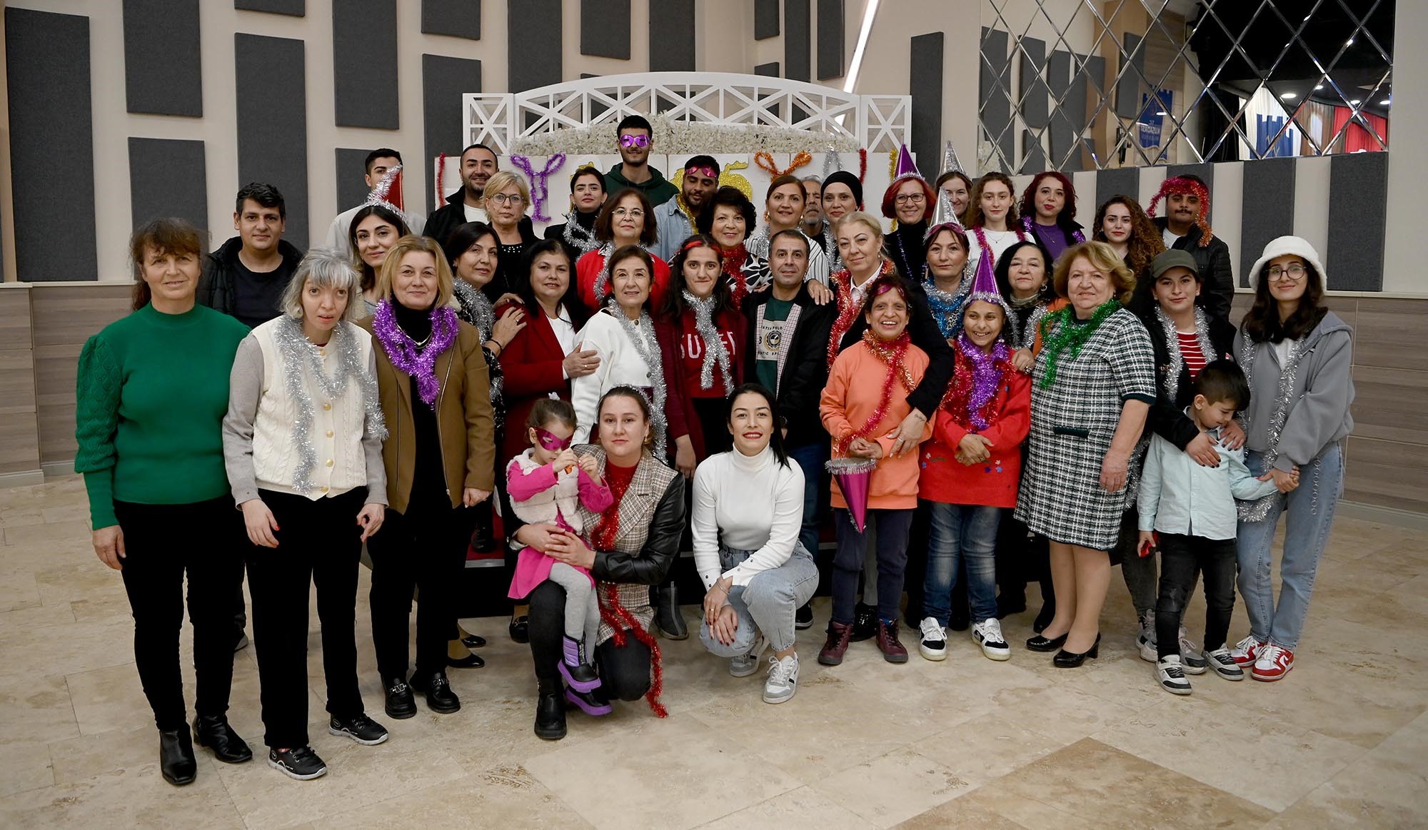 Kuşadası'nda engelsiz yeni yıl partisi