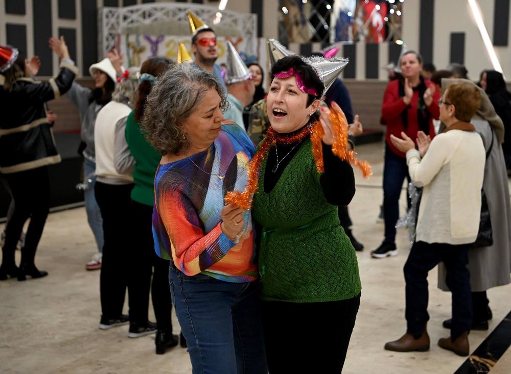 Kuşadası'nda engelsiz yeni yıl partisi