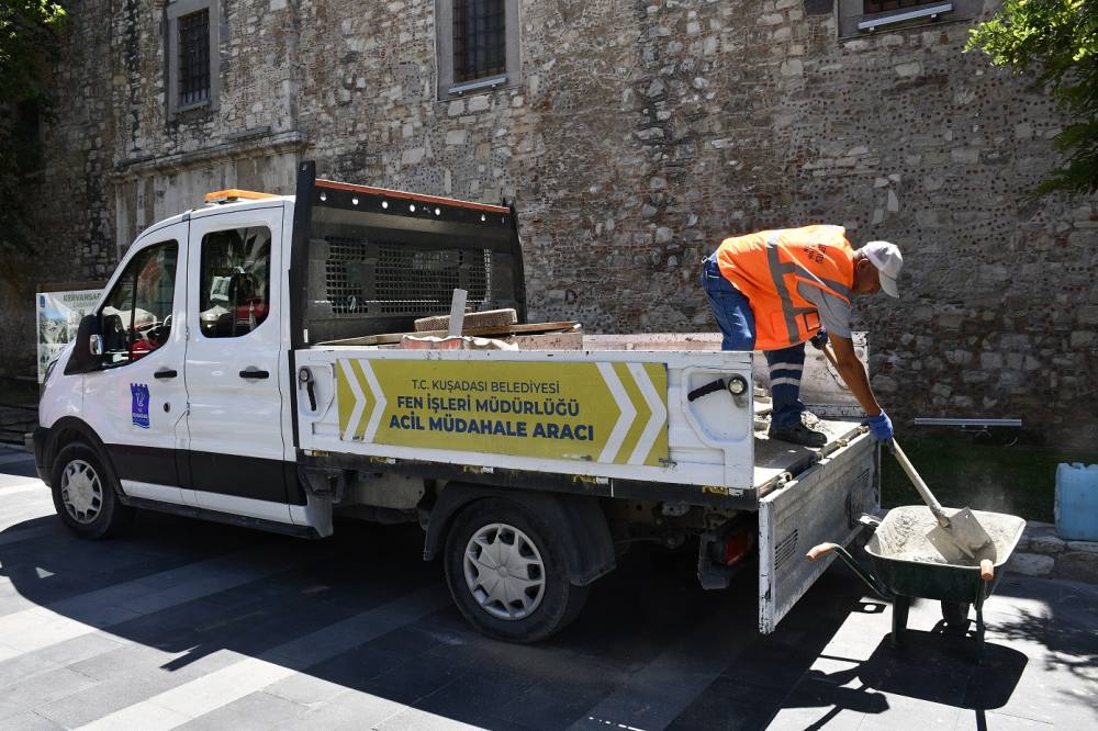 Kuşadası Belediyesi acil müdahale birimi ile sorunlara acil çözüm