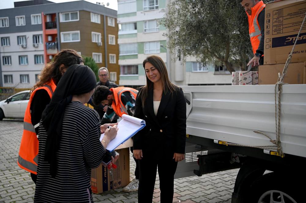 Kuşadası Belediyesi'nin kış desteği soba yardımı ile sürüyor