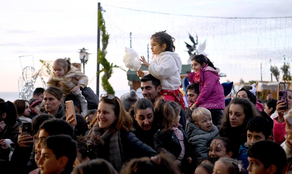 Kuşadası’nı yeni yıl coşkusu sardı