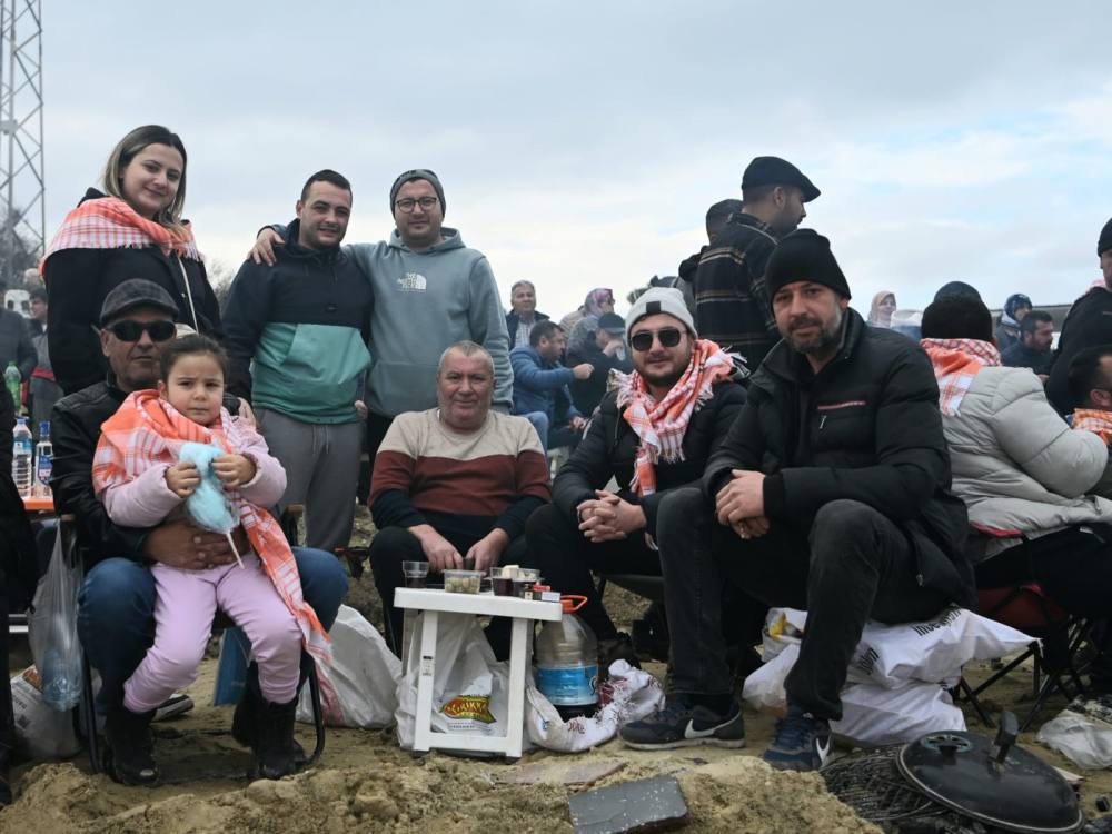 Kuşadası’nda 6 yıl aradan sonra deve güreşi heyecanı yaşandı