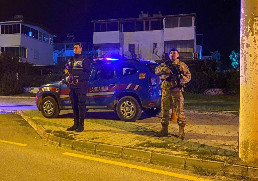 8 kişi yakalandı