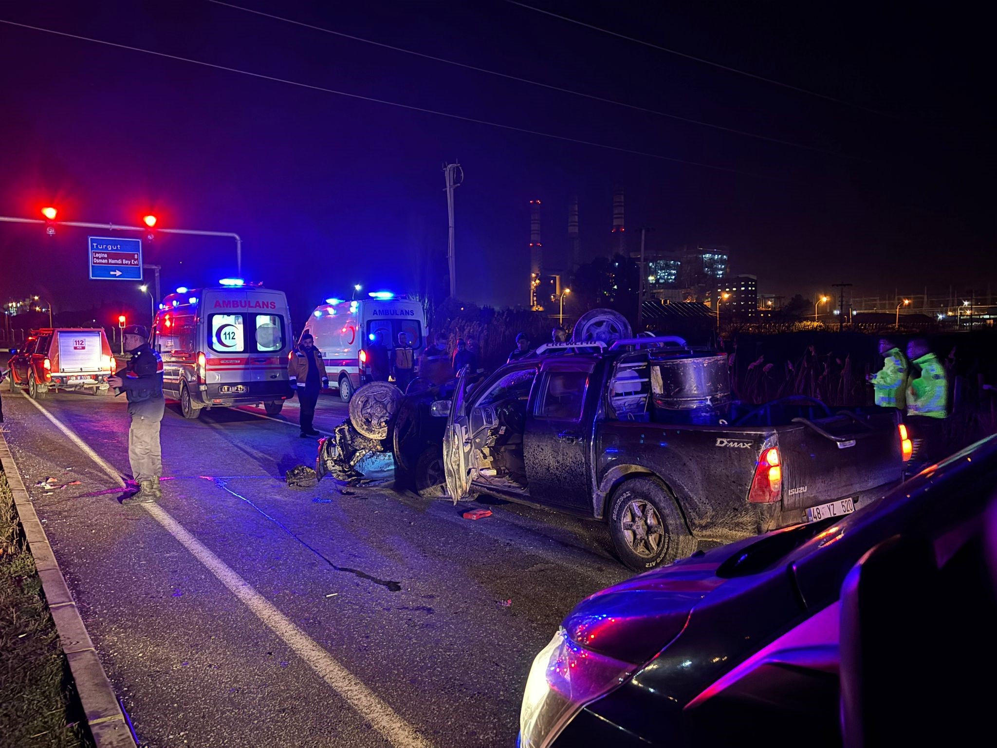 Kavşakta 2 araç çarpıştı: 2 ölü, 2 yaralı