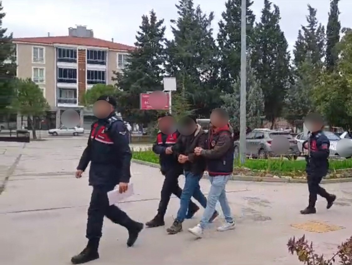'Gizli servistenim' yalanıyla 1 milyon dolandıran sahte komiser lüks rezidansta yakalandı