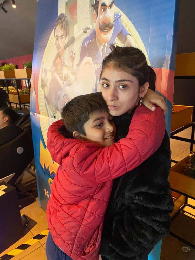 Zihinsel engelli kardeşler milyonda bir görülen hastalığa yakalandı, aile çare arıyor