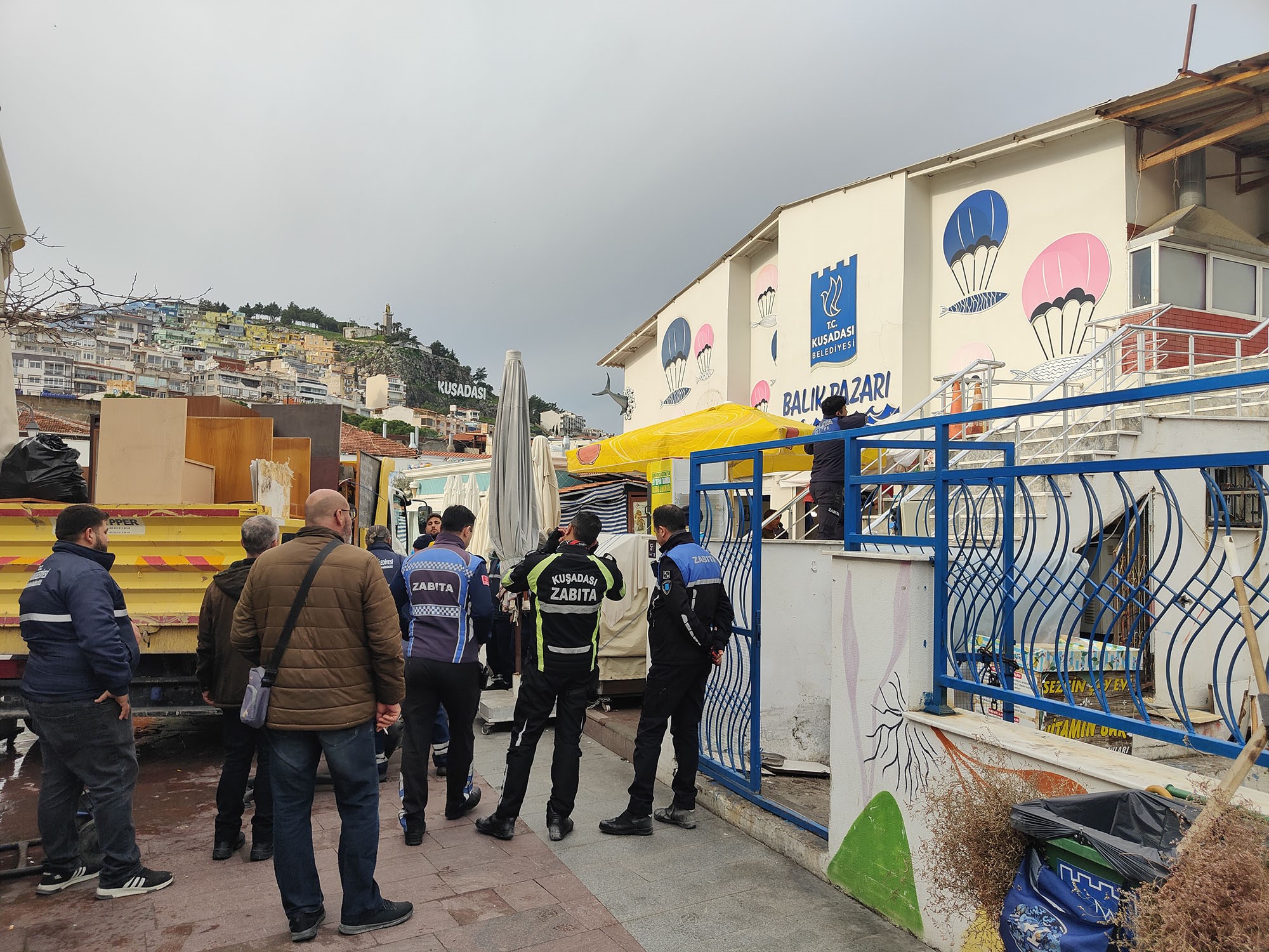 Kuşadası Balıkçılar Kahvesi'nde yenileme çalışmaları başladı