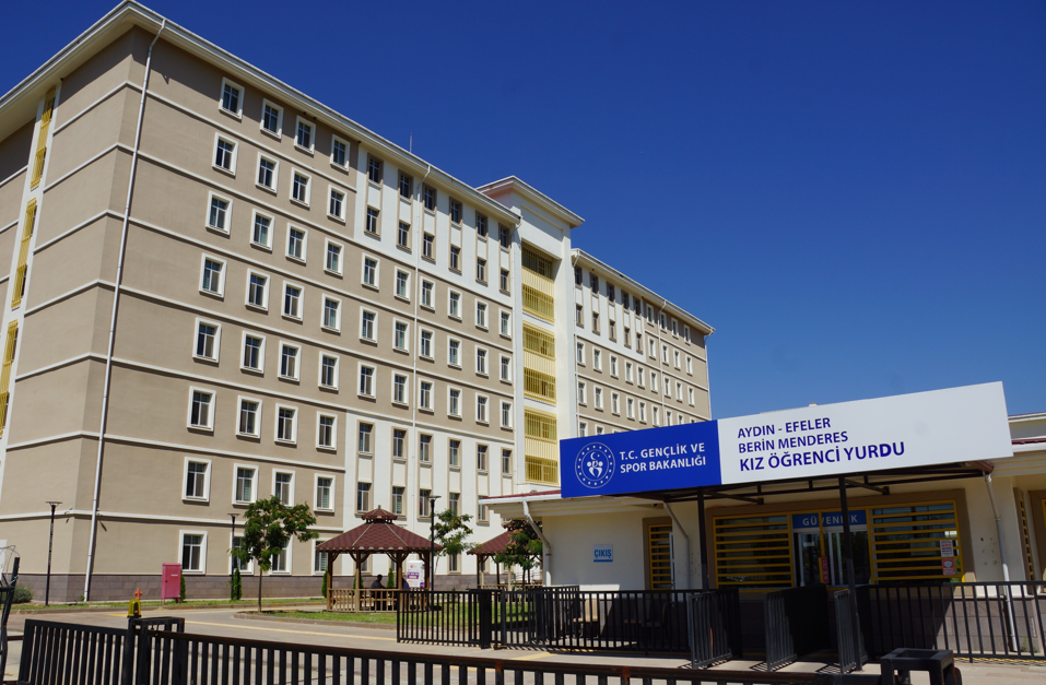 Üniversitede 20 öğrenci zehirlenme şüphesiyle hastaneye kaldırıldı