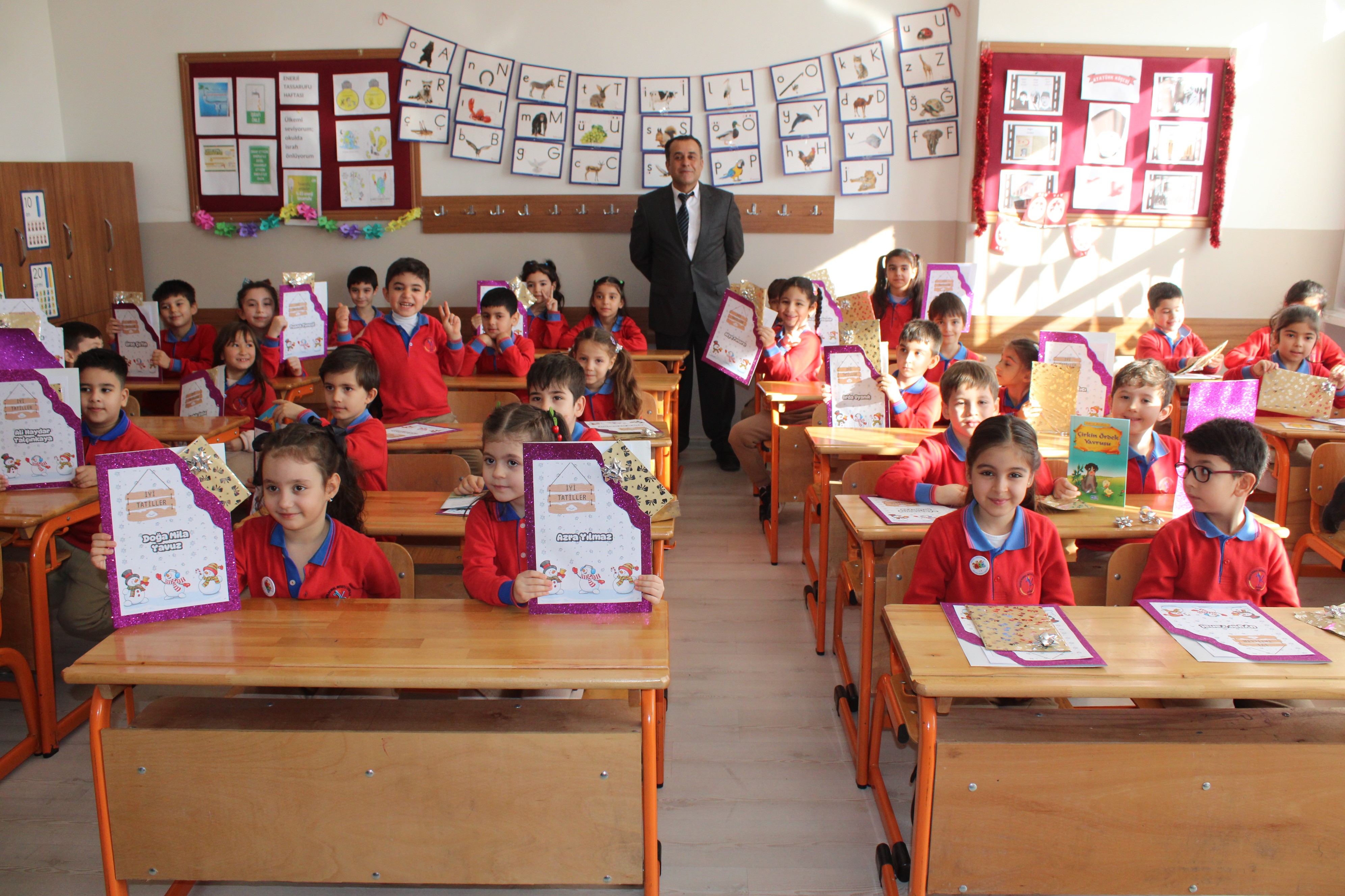 Aydın'da 189 bin öğrenci karne aldı