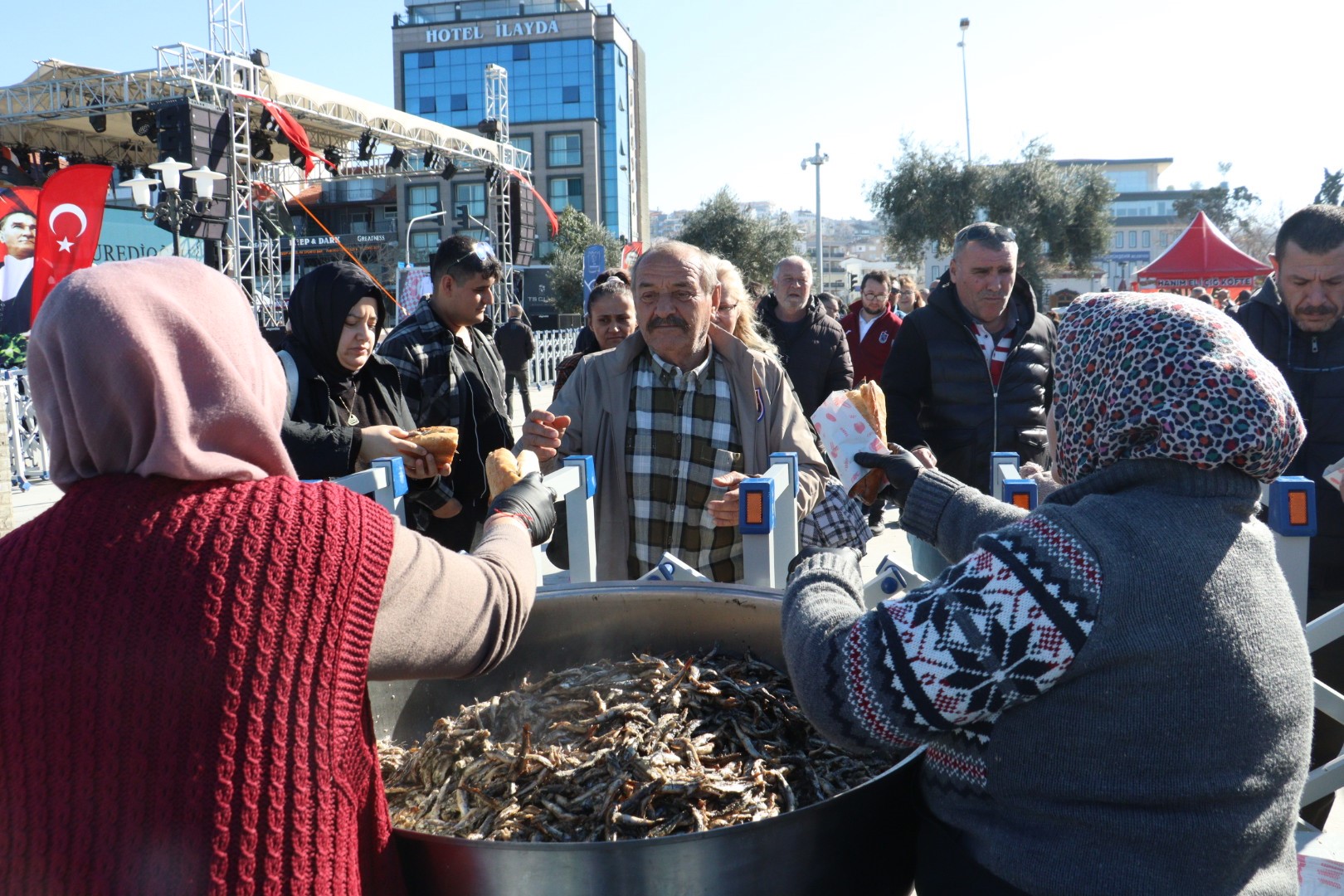 Kuşadası'nda Karadeniz rüzgarı esti