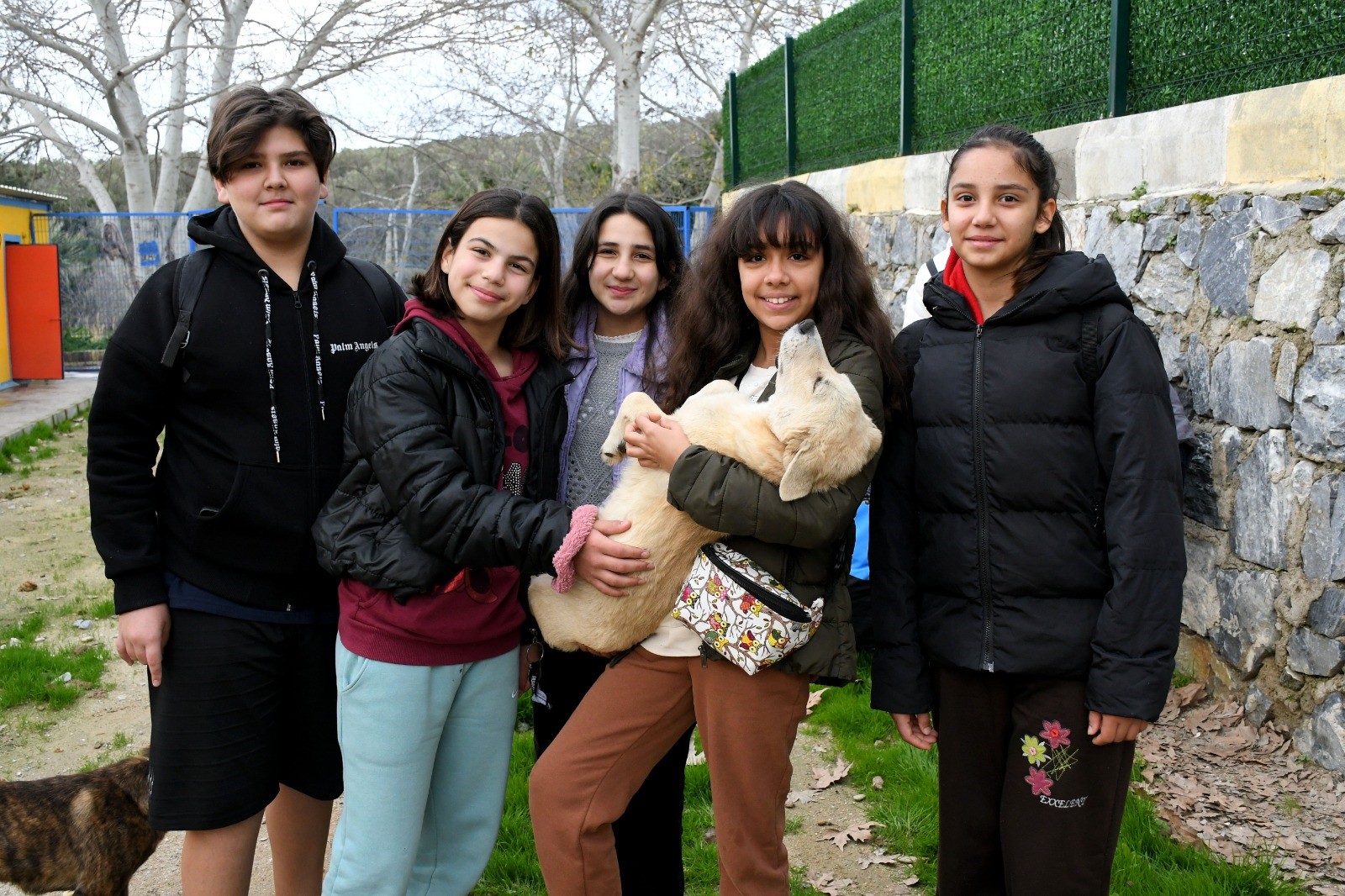 Kuşadası Belediyesi’nden öğrencilere karne hediyesi