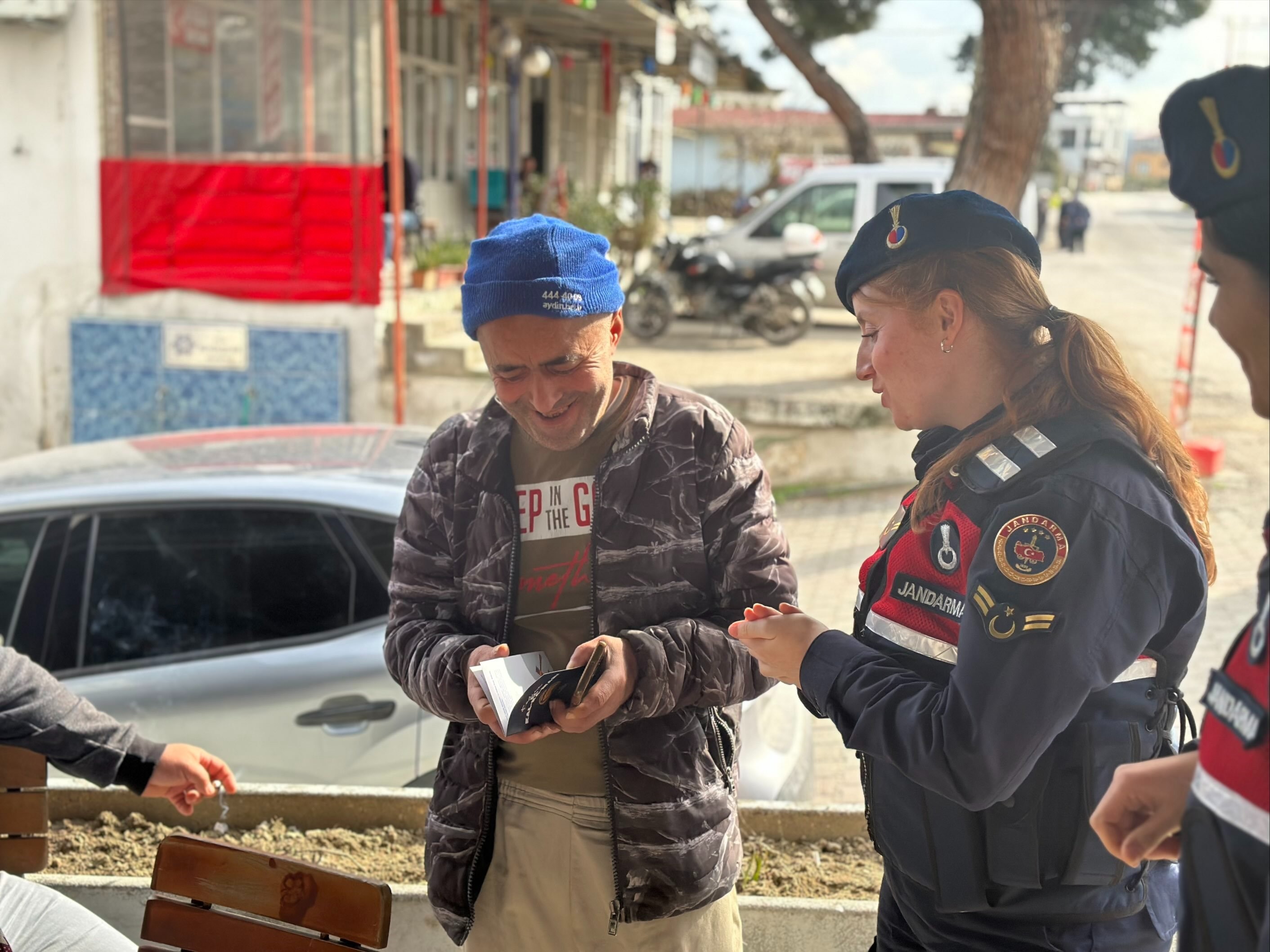 Jandarma Kuyucak’ta vatandaşları bilgilendirdi