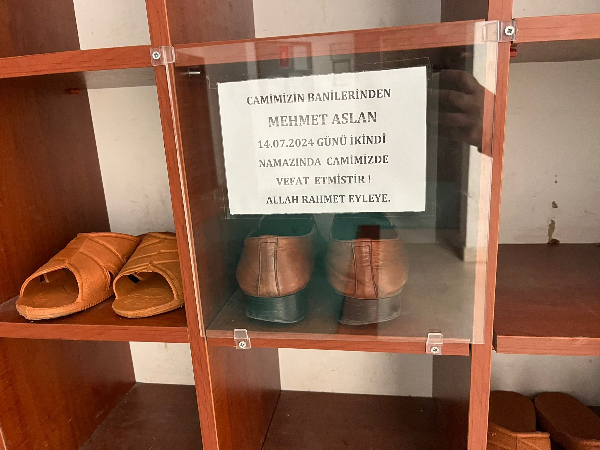 Namaz kılarken hayatını kaybeden hayırsever vatandaşa vefa örneği