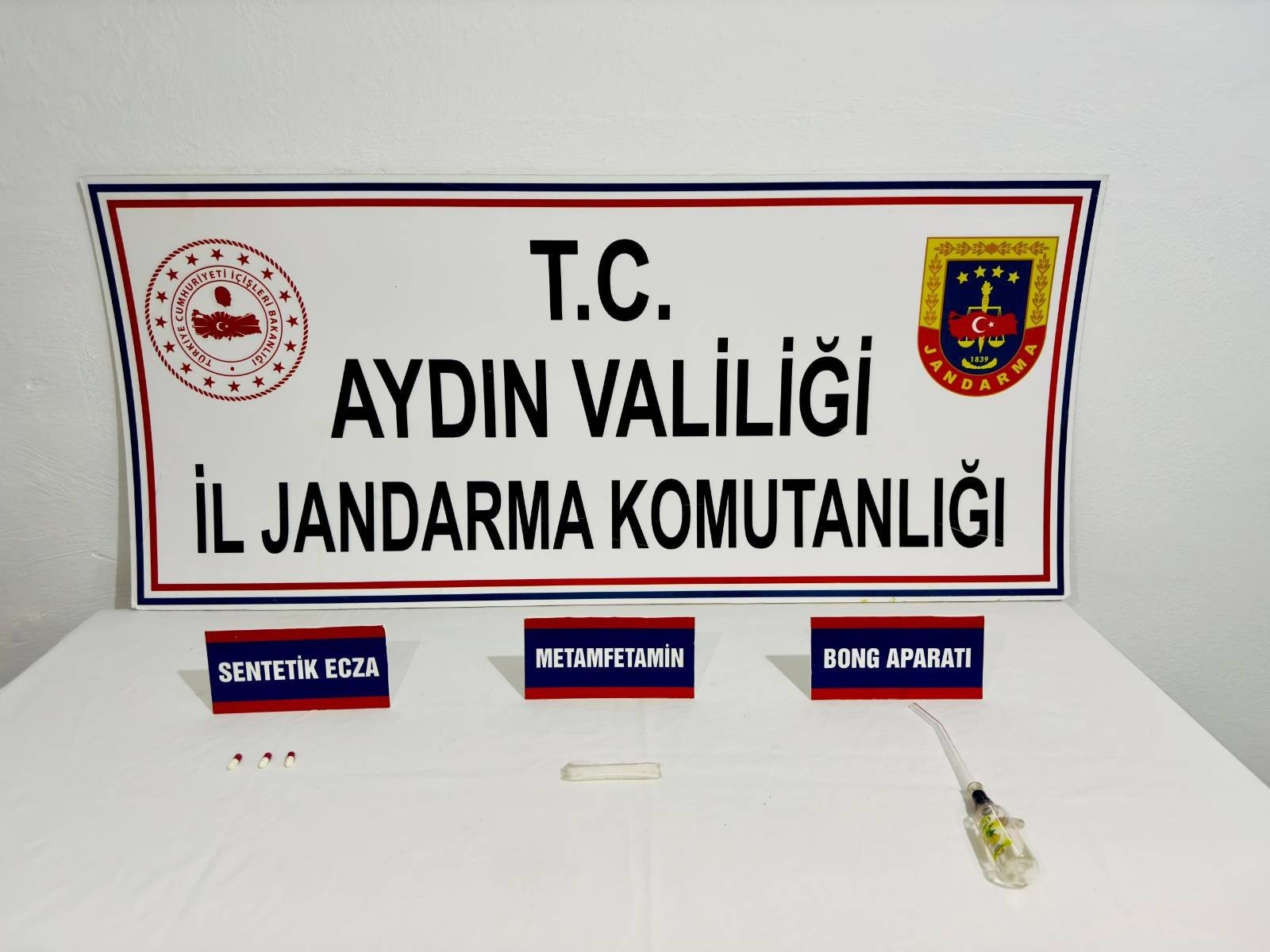 Uyuşturucu madde etkisi ile araç kullanan şahıs jandarmaya takıldı