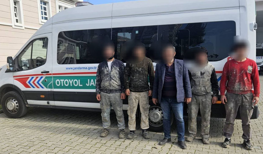 Durdurulan araçta 4 düzensiz göçmen yakalandı
