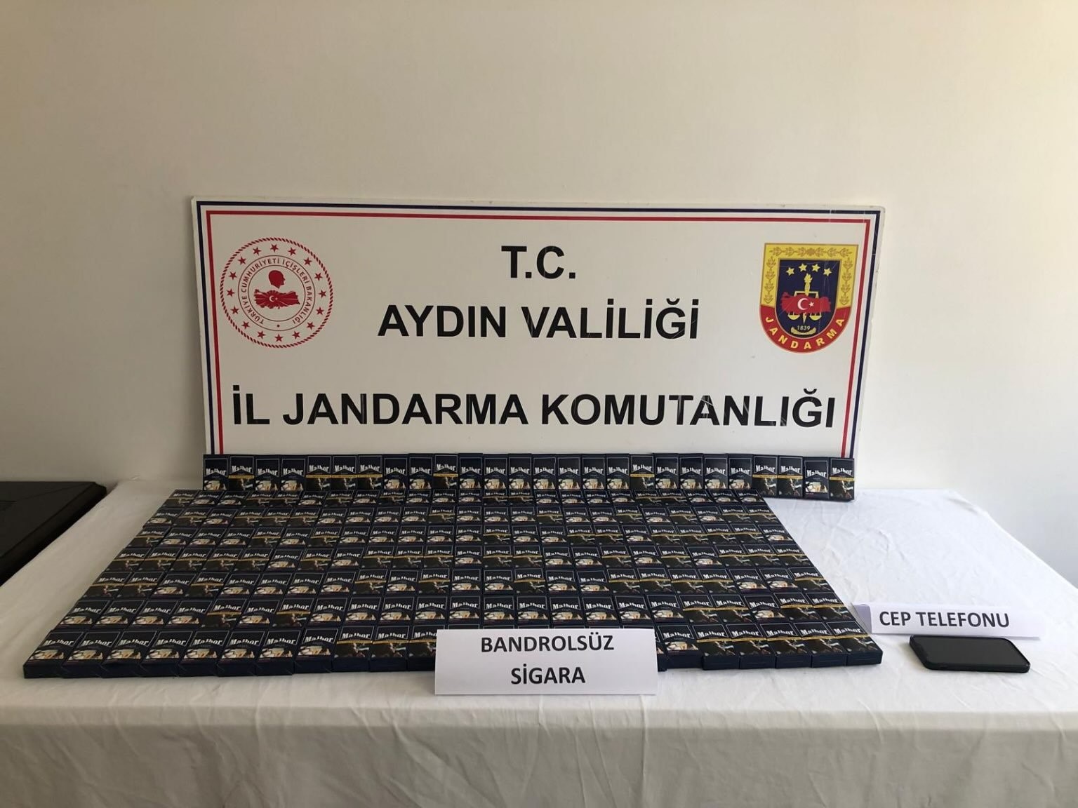 Sosyal medya üzerinden bandrolsüz sigara satışı yapan şahıs yakalandı