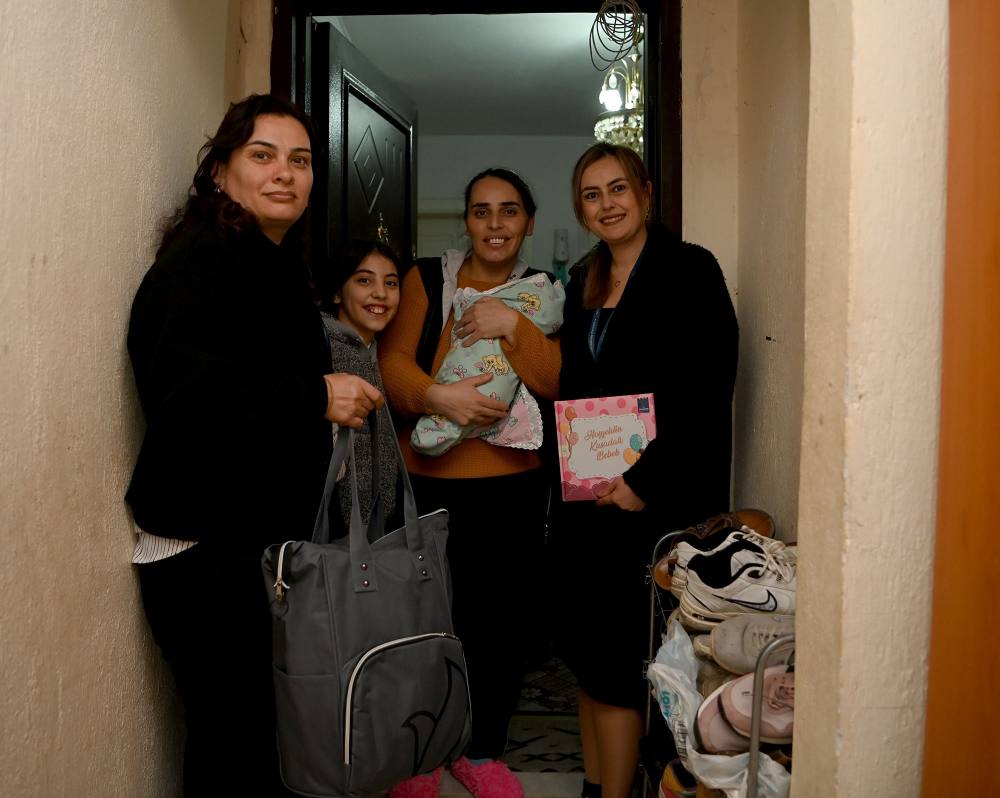 Kuşadası'nda 'hoş geldin bebek' ziyaretleri devam ediyor