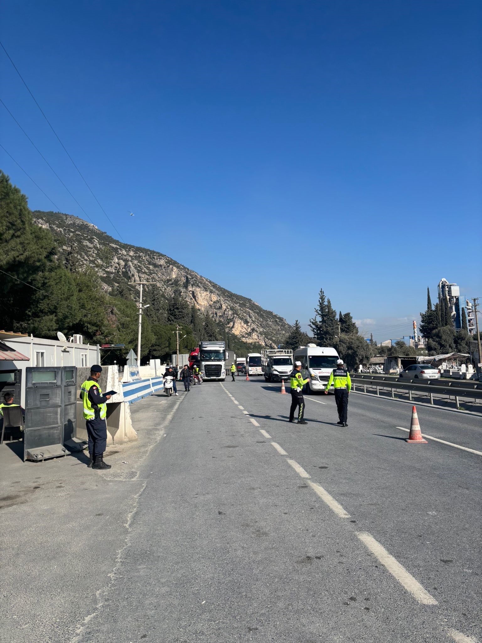 Jandarma havadan denetledi, kural tanımaz sürücüler kaçamadı