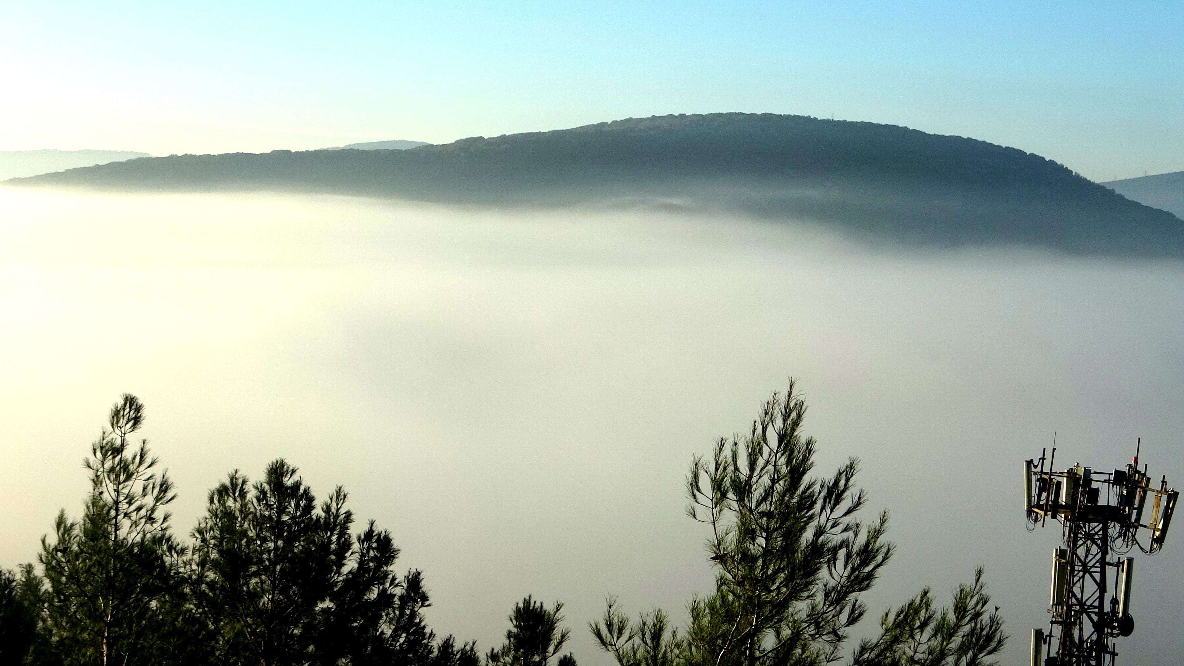 Sisler içindeki Menteşe kartpostallık görüntüler sundu