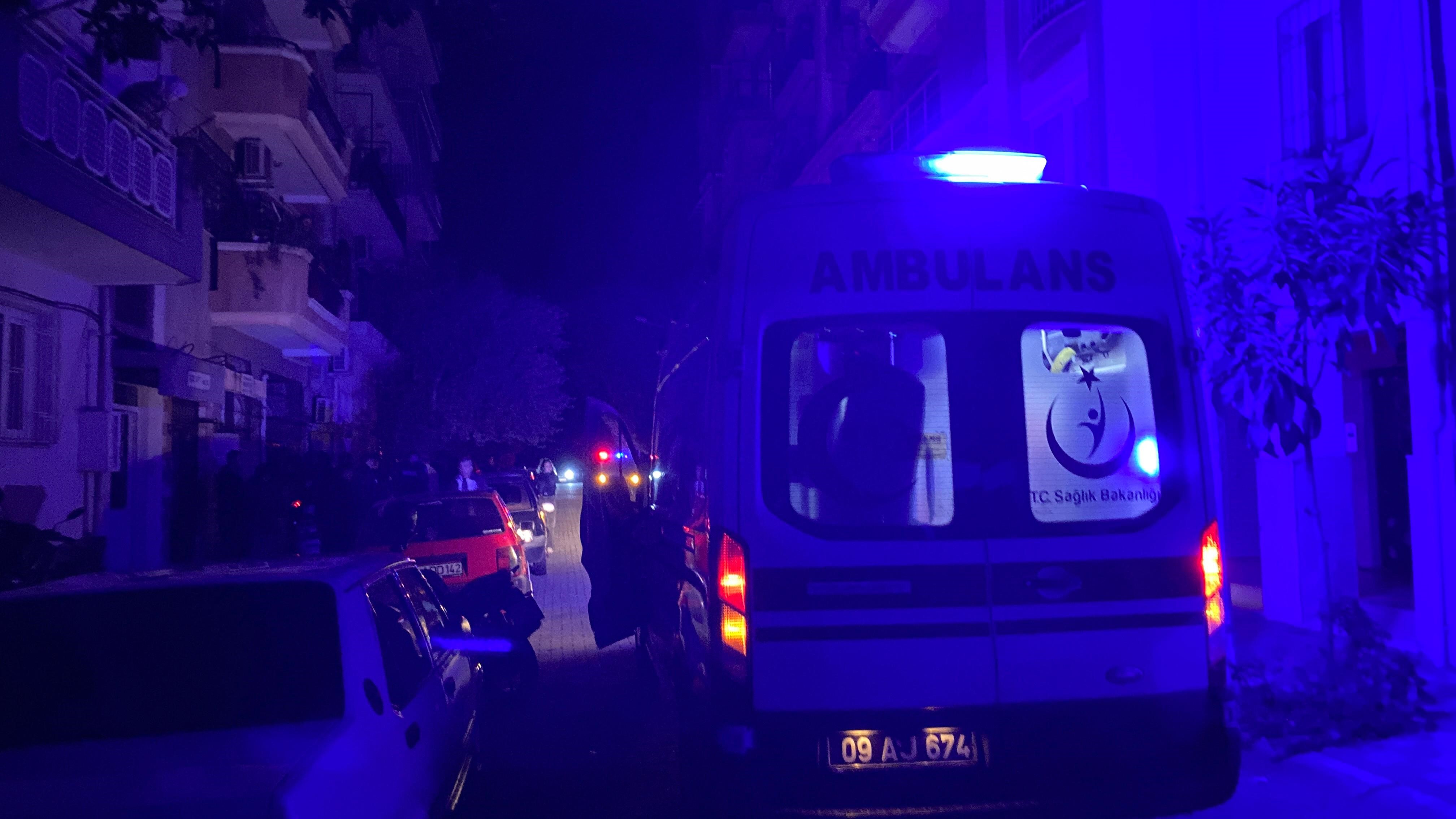 Odasında başından vurulmuş halde ölü bulundu