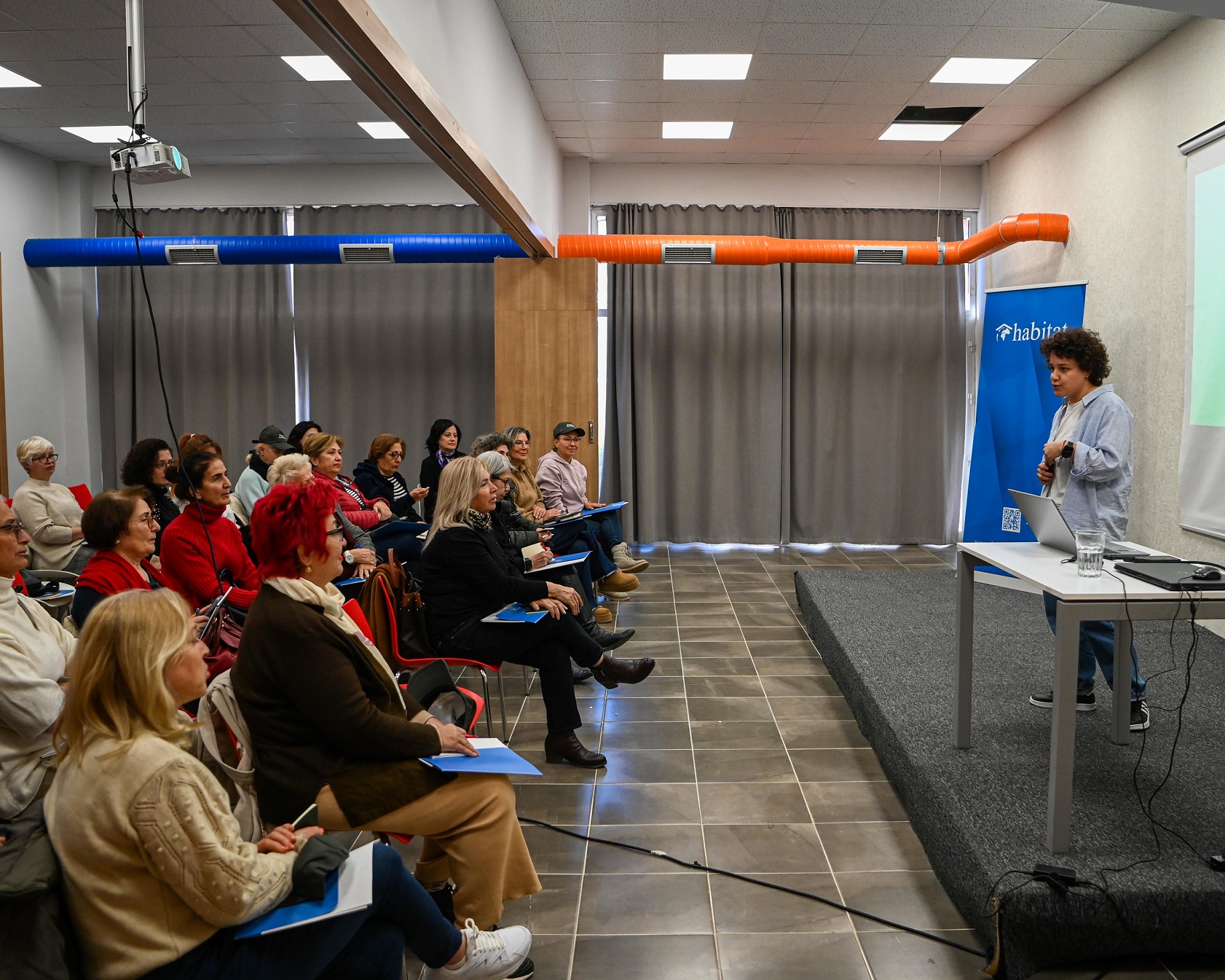 Kuşadası Belediyesi’nden kadınlara A’dan Z’ye internet eğitimi