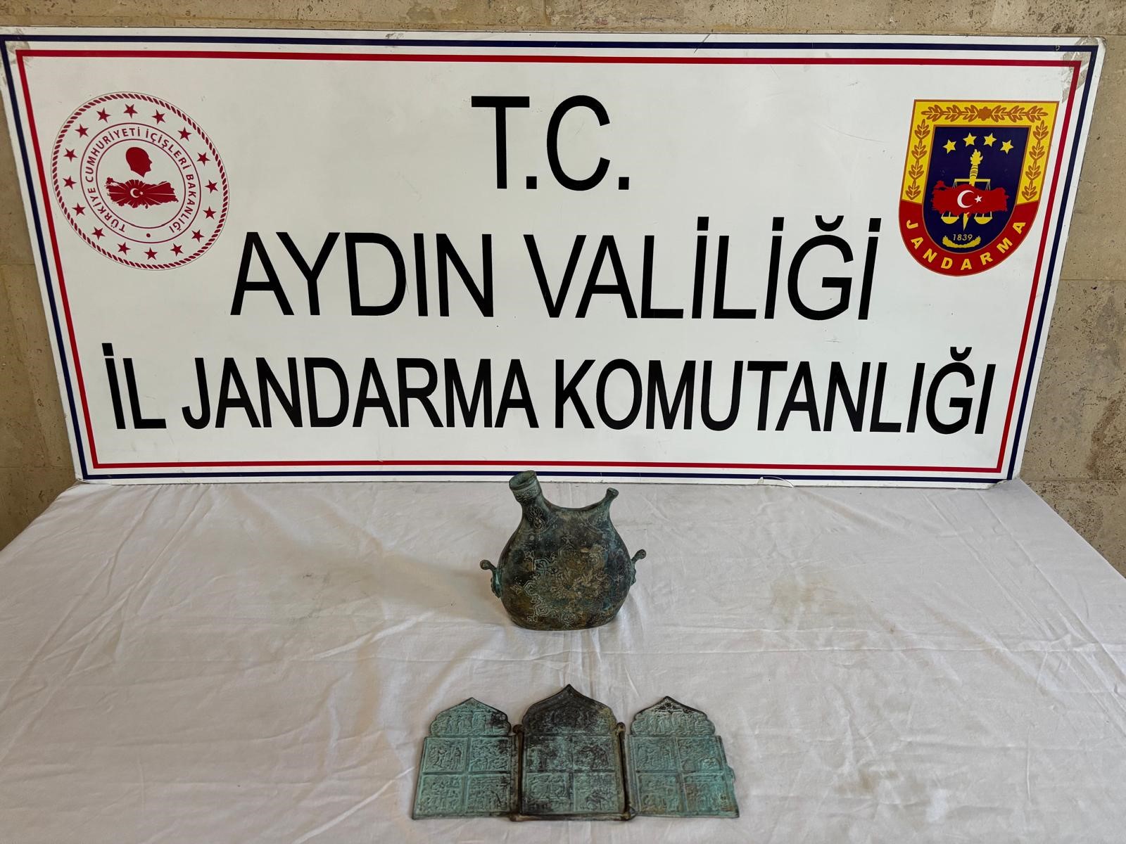 Aydın'da tarihi eserleri satmak istediler, jandarmaya yakalandılar