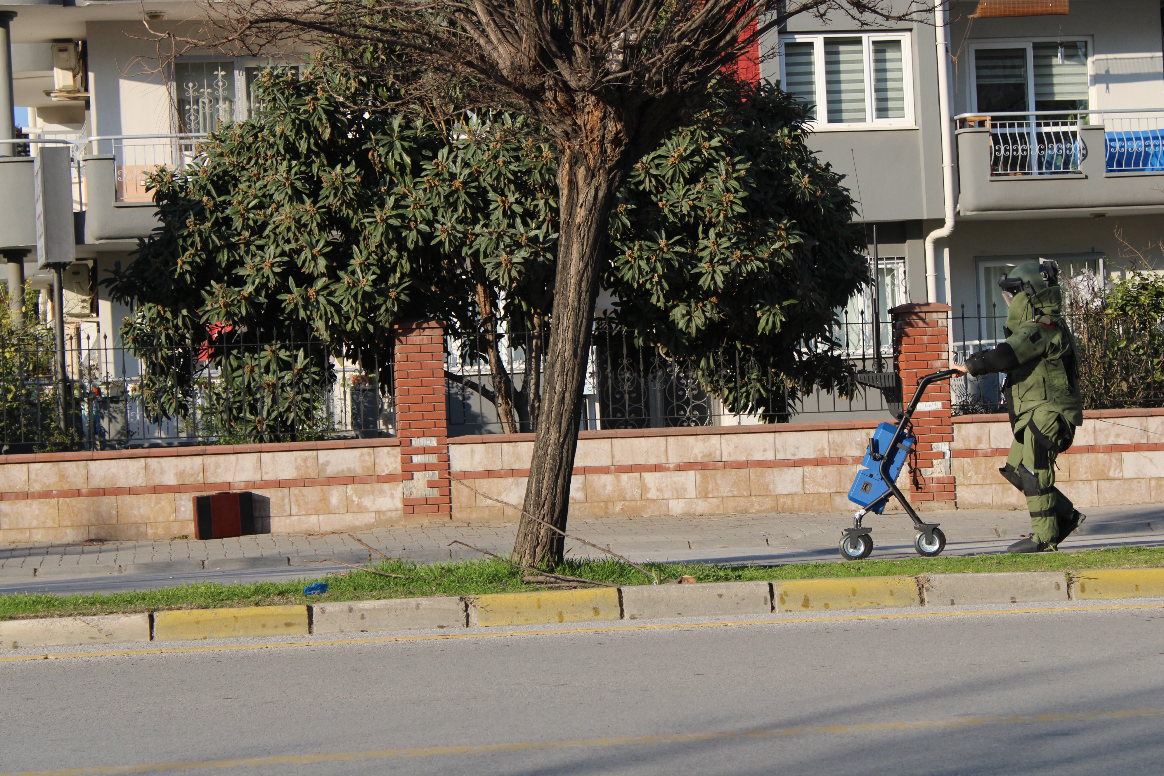Fünye ile patlatılan şüpheli çanta boş çıktı