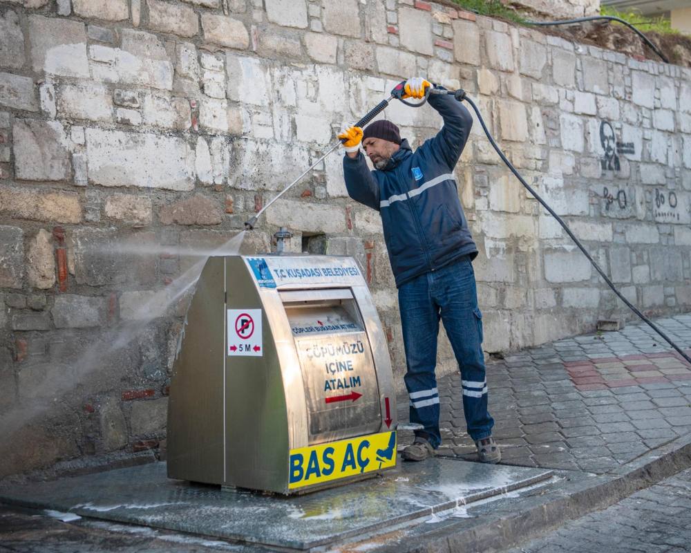 Kuşadası Belediyesi kent için durmaksızın çalışıyor