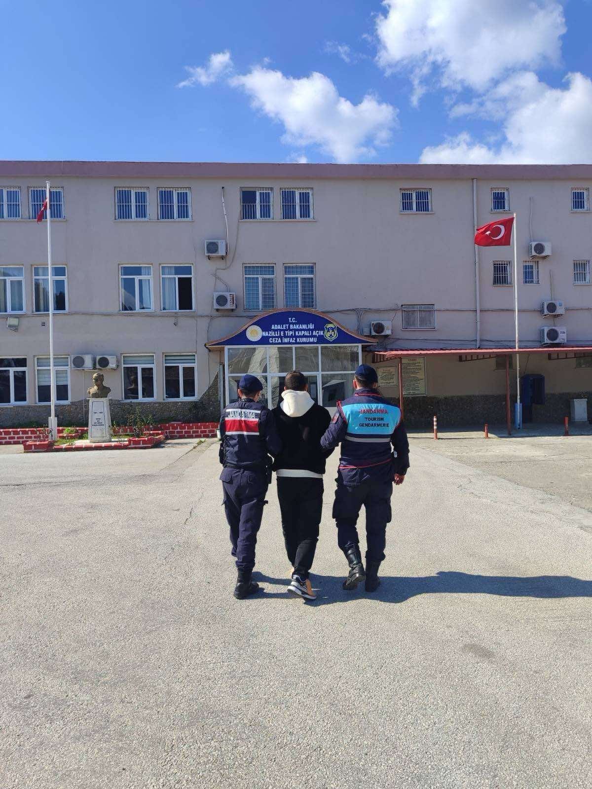 Nazilli’de 2 aranan şahıs yakalandı