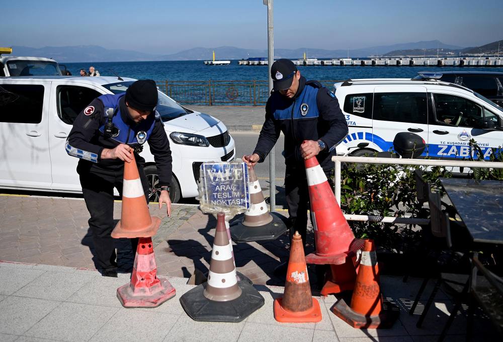 Kuşadası Belediyesi Zabıta Müdürlüğü işgaliyeye tolerans göstermiyor