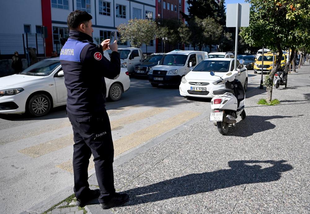 Kuşadası Belediyesi Zabıta Müdürlüğü işgaliyeye tolerans göstermiyor