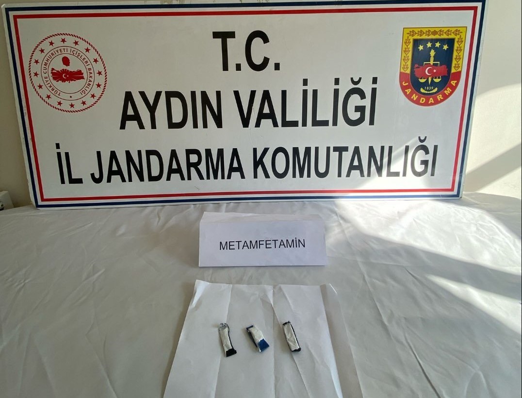 Jandarma uyuşturucuya geçit vermiyor: 5 gözaltı
