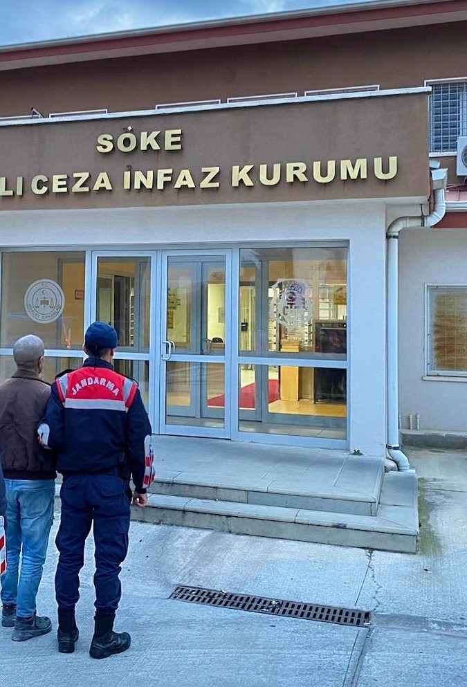 Hakkında 26 adet yakalama kararı bulunan şahıs Didim’de yakalandı