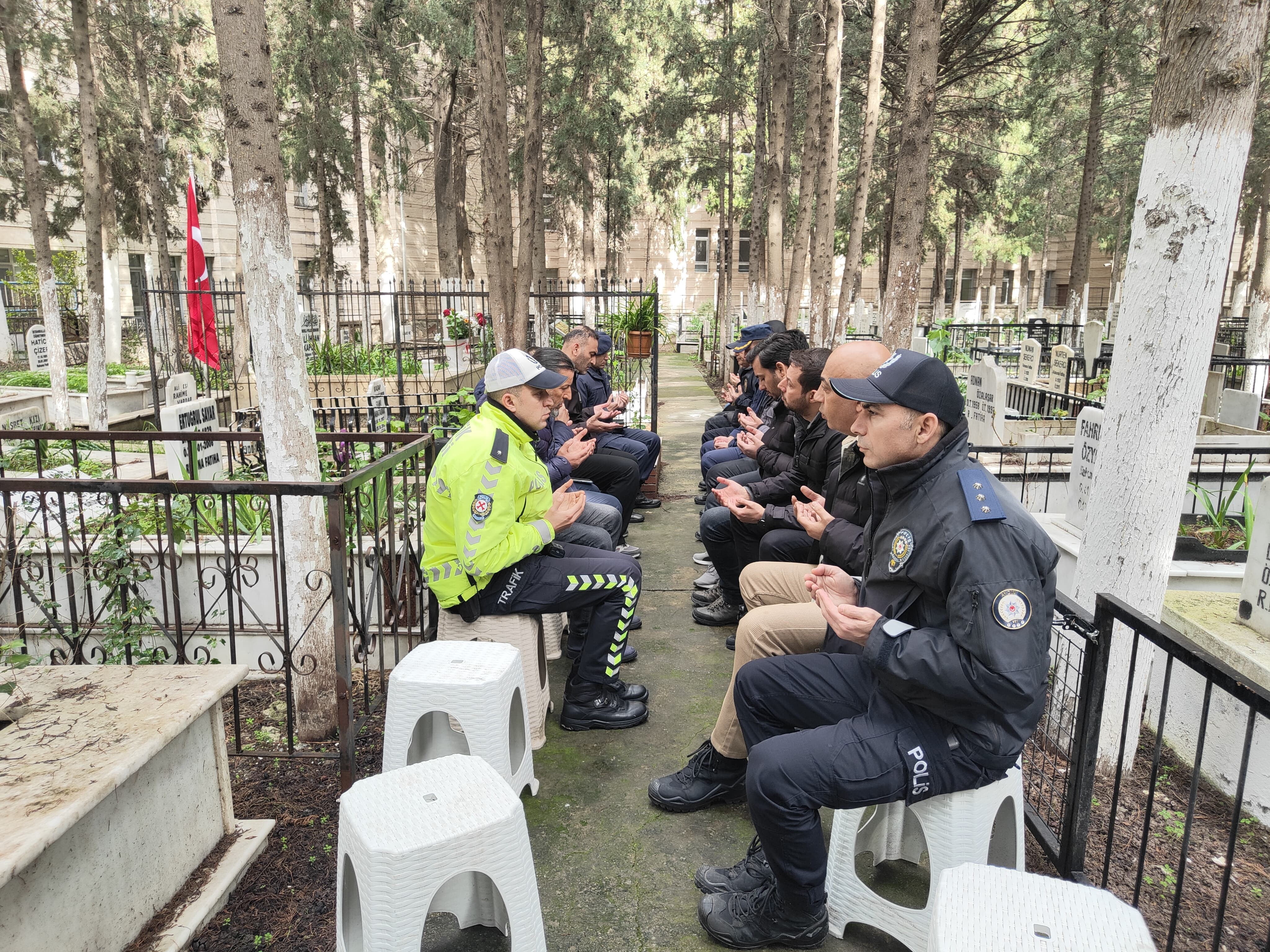 Şehit polis Fuat Kaplan mezarı başında anıldı