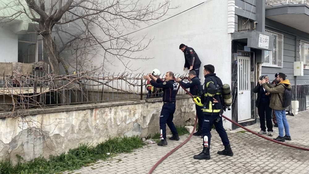 Kucağında yangından kurtardığı can dostları ile gözyaşlarına boğuldu