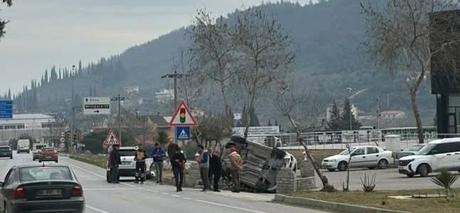 Otomobil yan yattı: 1 yaralı