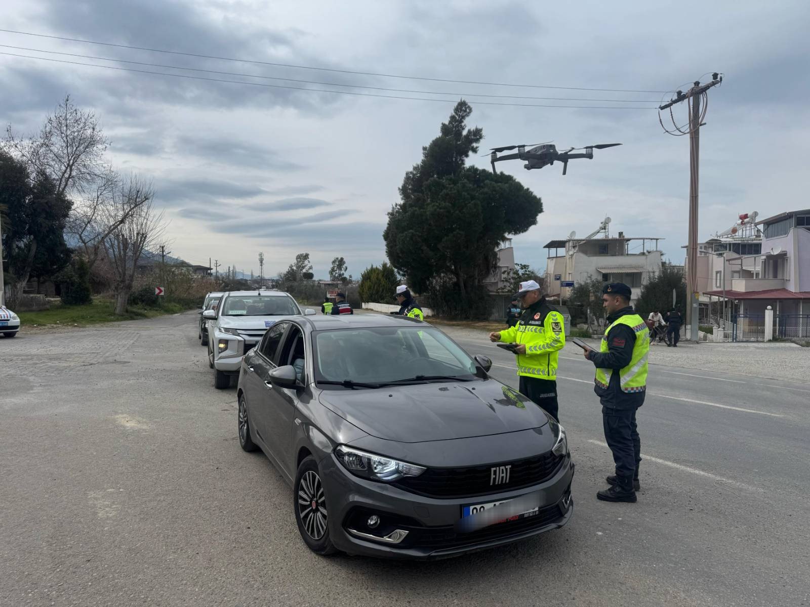Kurallara uymayan sürücüler ceza yemekten kaçamadı