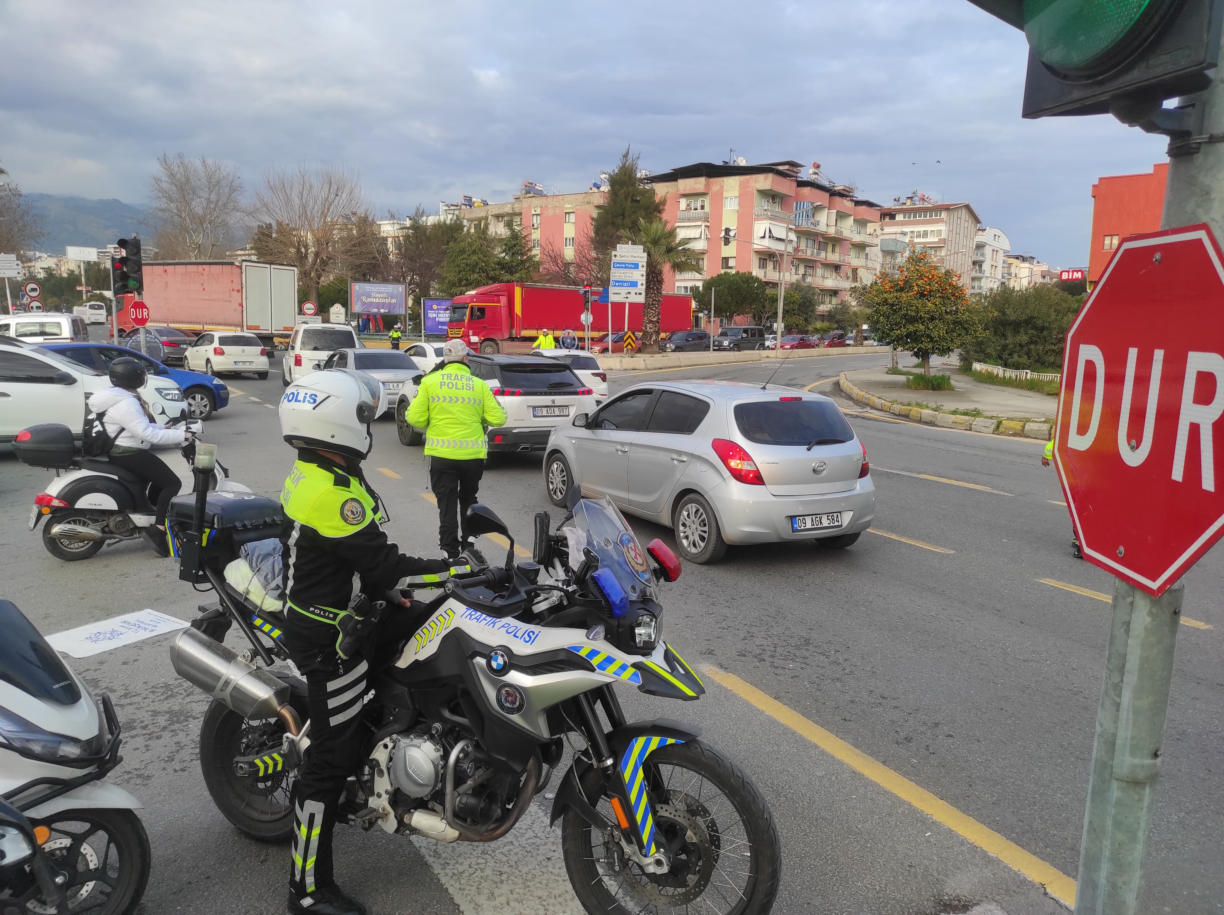 Otoyoldaki çalışma nedeniyle trafik durma noktasına geldi