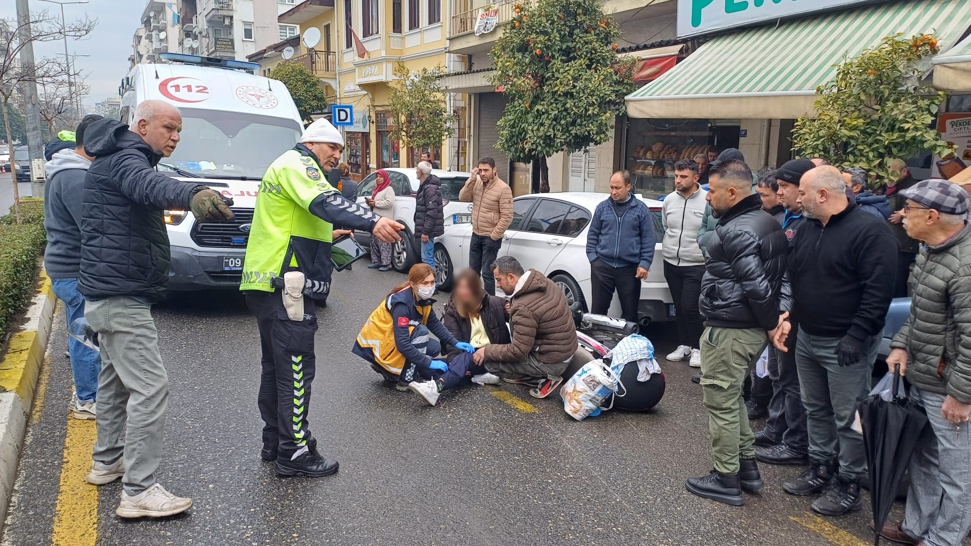 Motosiklet yayaya çarptı: 2 yaralı