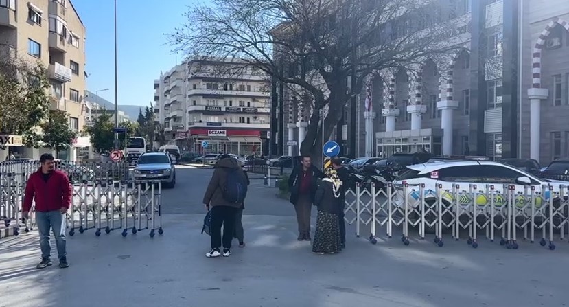 Husumetli iki ailenin kavgası hayatı felç etti