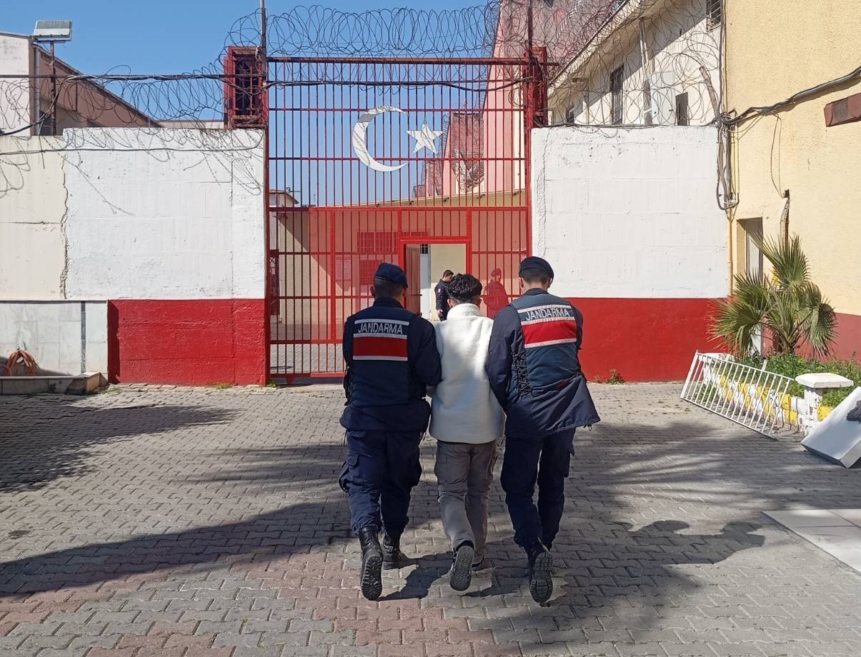 Azılı suçlu jandarmadan kaçamadı