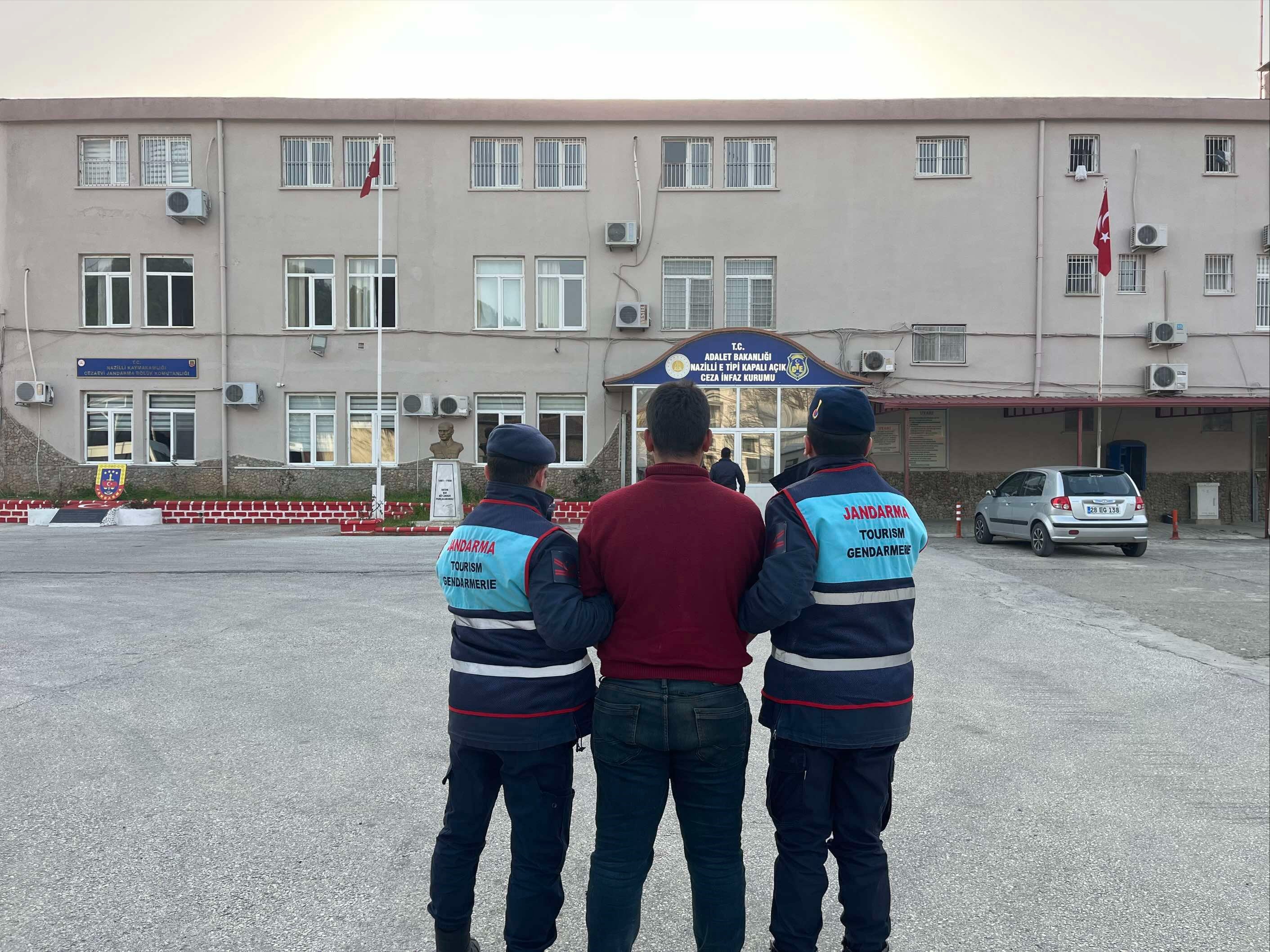 Nazilli'de 25 bin TL değerinde internet kablosunu çaldılar