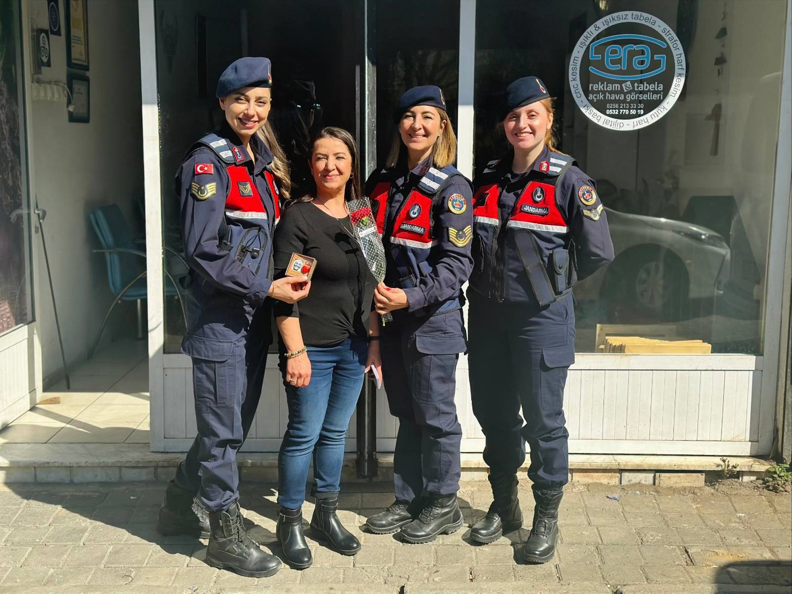 Jandarma kadınları unutmadı