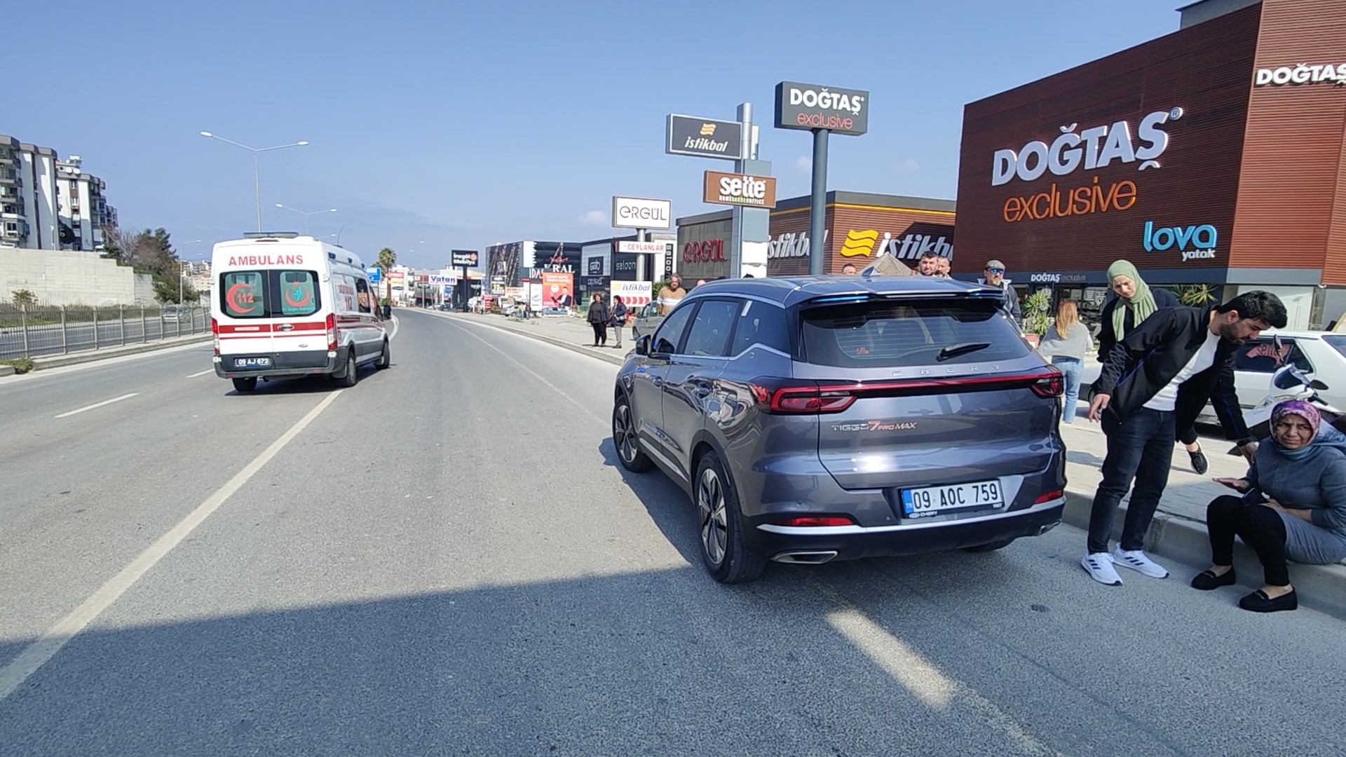 Aydın’da otomobilin 13 yaşındaki çocuğa çarptığı kaza kamerada
