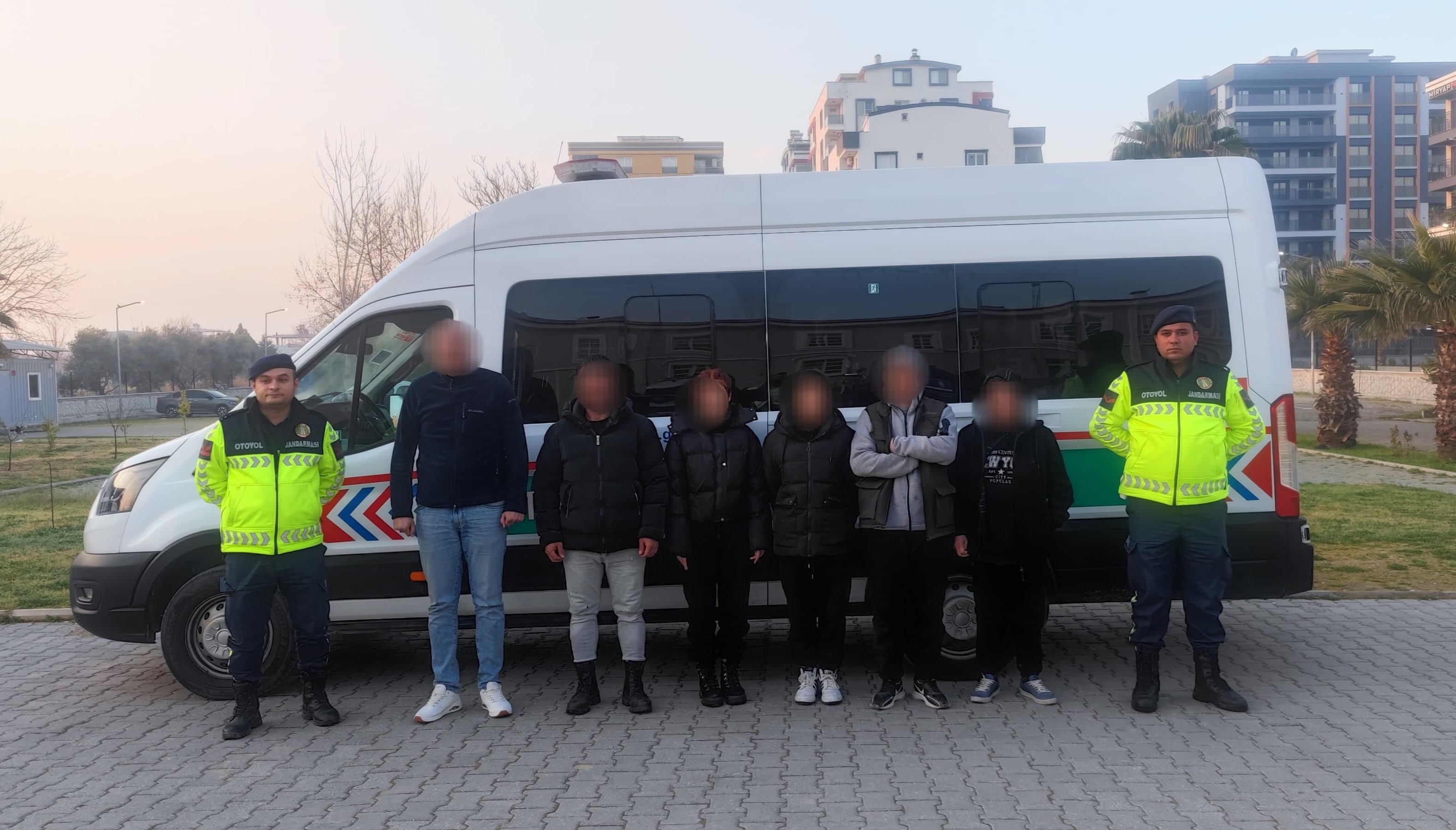 Otoyol jandarmasından kaçamadılar