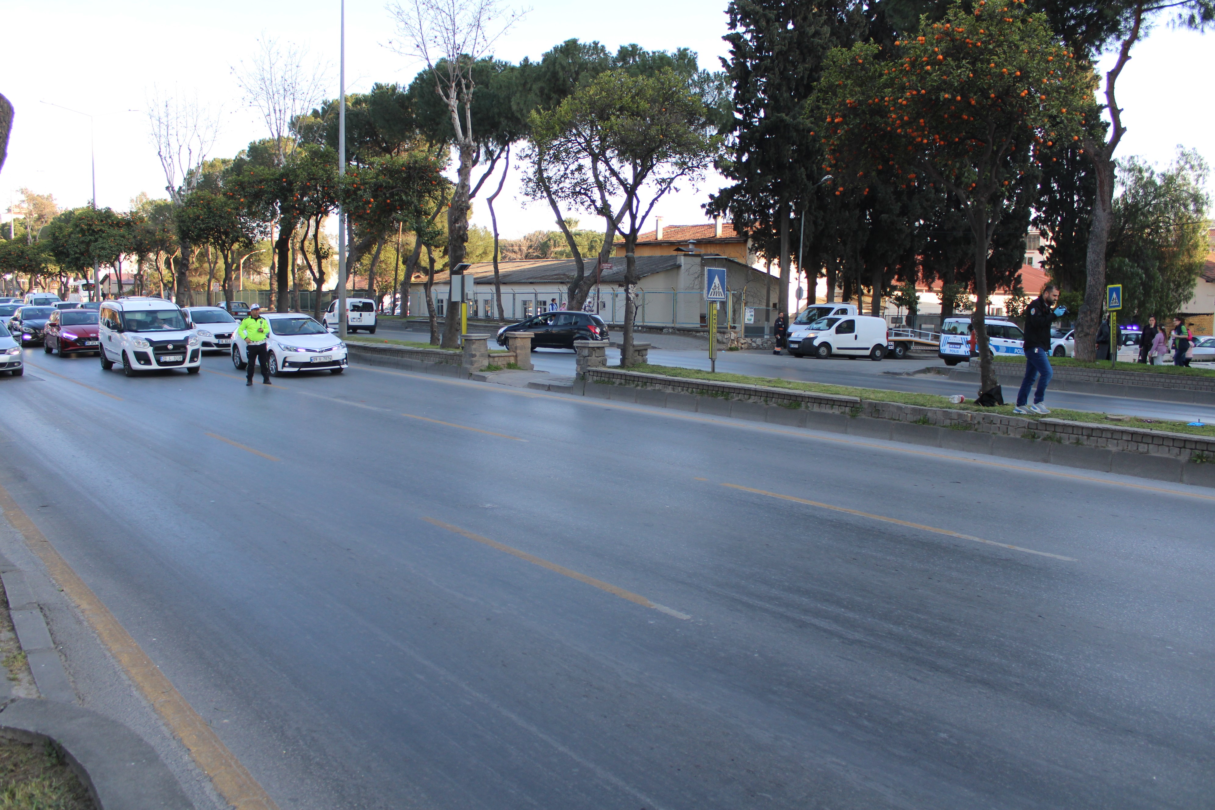 Yolun karşısına geçmek isterken otomobilin çarptığı kadın hayatını kaybetti