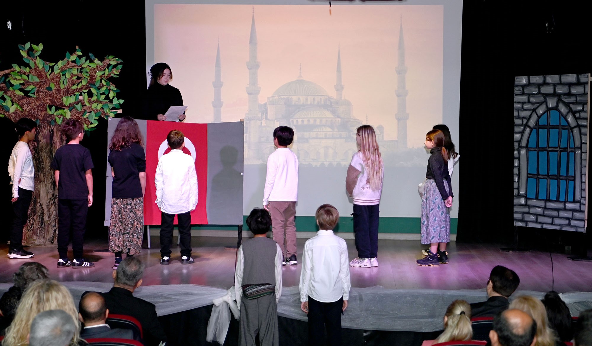 İstiklal Marşı'nın 104'üncü yıldönümü Kuşadası'nda kutlandı