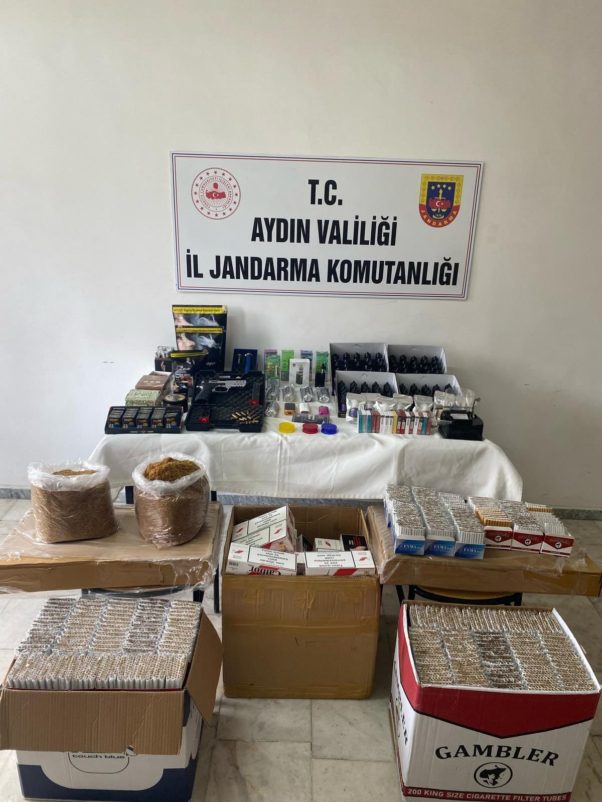 Didim’de 82 bin 760 adet doldurulmuş makaron ele geçirildi