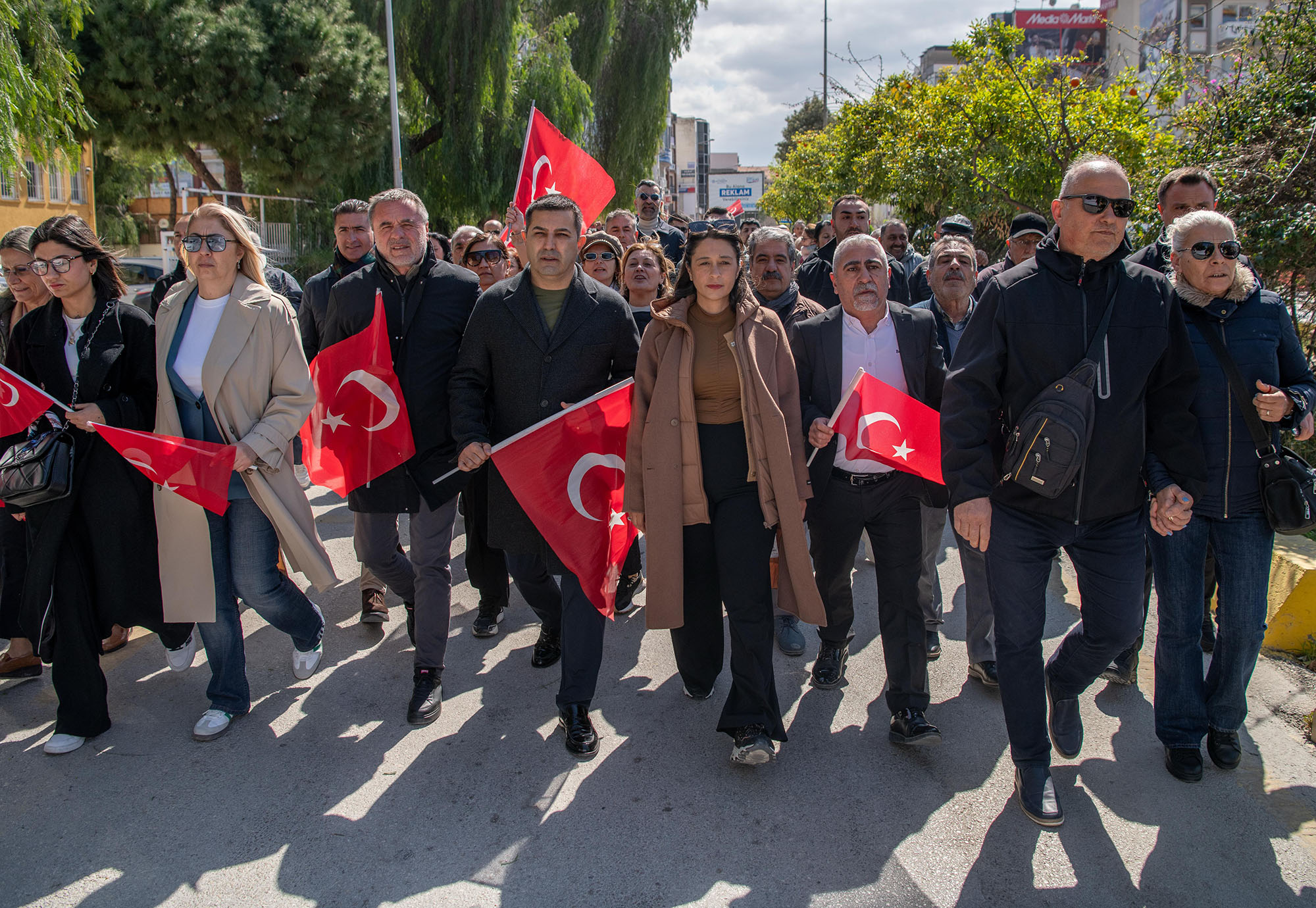 Kuşadalı CHP’liler ‘Ekrem Başkanımız bize emanet’ dedi