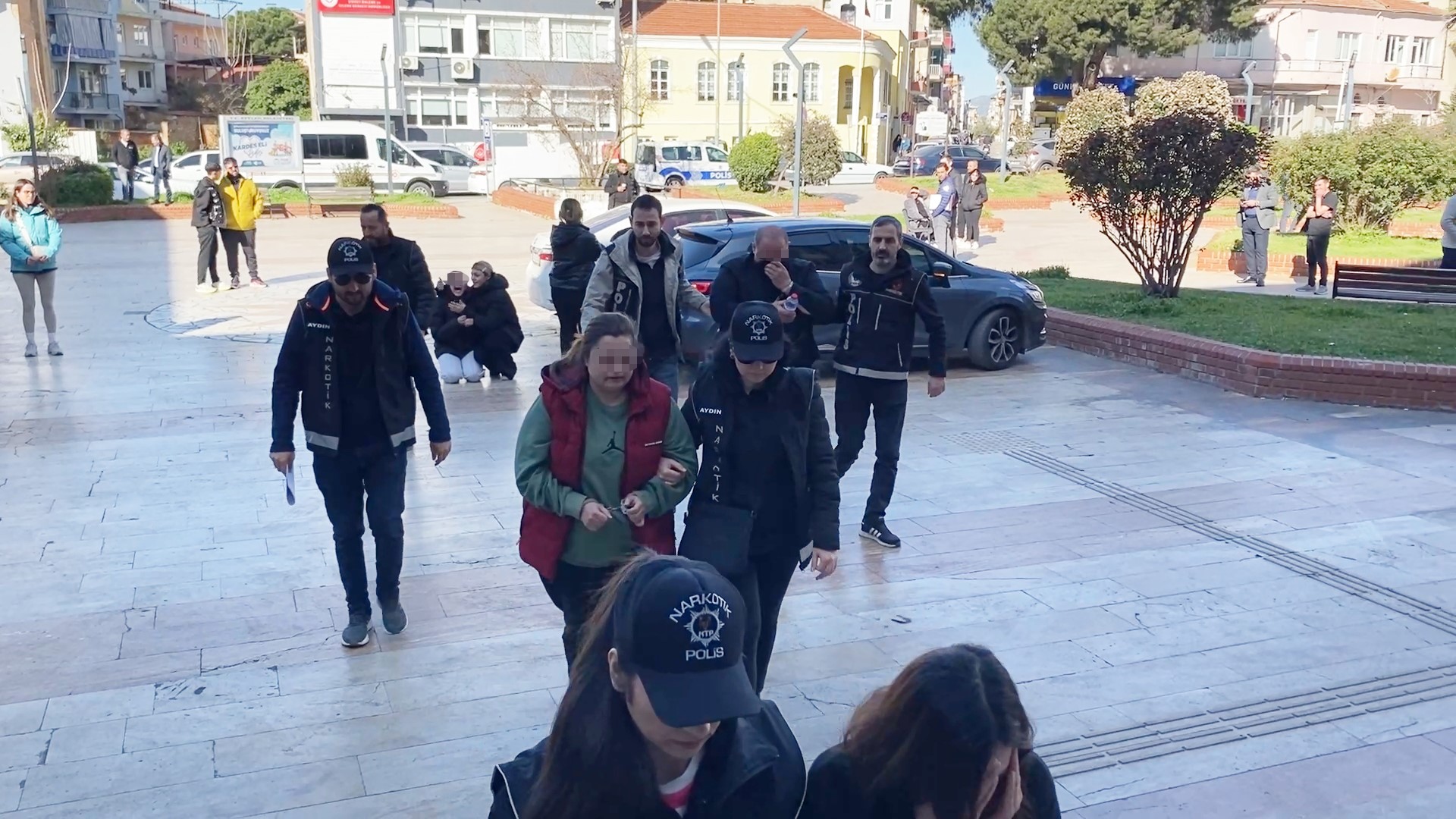 Aydın'da 'yeşil reçete' operasyonunda gözaltına alınan şüpheliler adliyeye sevk edildi